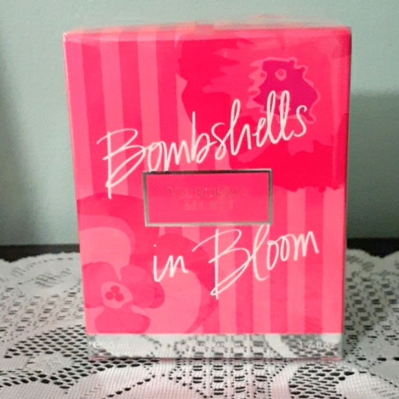 V.S BOMBSHELL in  bloom - Picture 3 of 6
